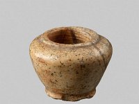 Aeg S 9  Aeg S 9, 1. bis 3. Dynastie, Salbgefäß, Granodiorit, H 3,8 cm, Dm 4,8 cm : Bestandskatalog Ägypten, Museumsfoto: Claus Cordes
